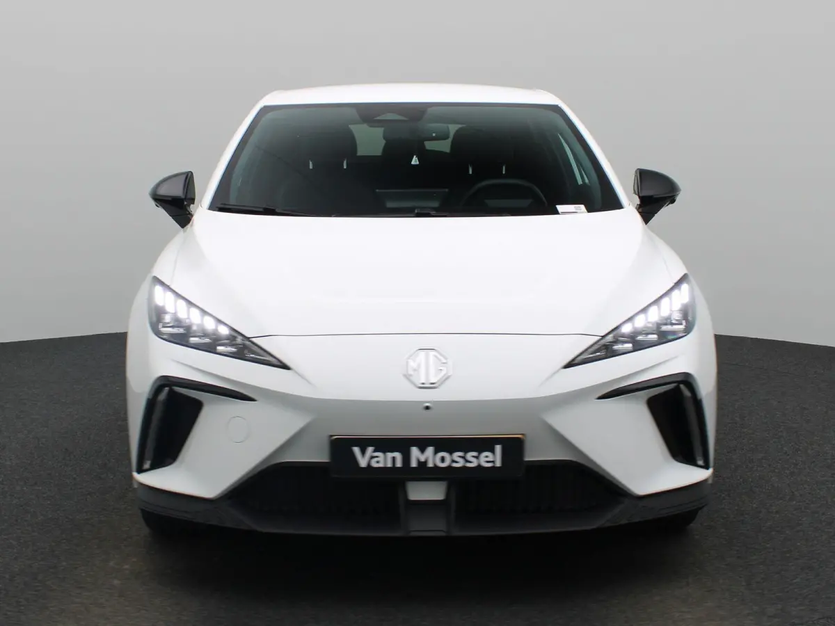 Long Range Luxury 64 kWh | WLTP 435 KM | Navigatie | 18"LMV | Achter Spoiler | Apple Carplay | ACC | ECC | DAB+ | Stoel + Stuur verwarming | BTW Auto |