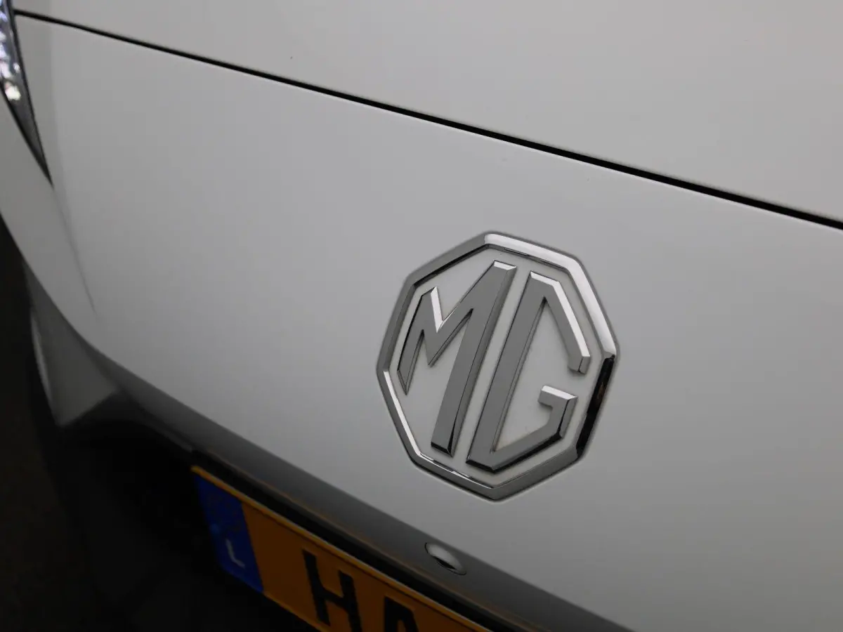 Long Range Luxury 64 kWh | WLTP 435 KM | Navigatie | 18"LMV | Achter Spoiler | Apple Carplay | ACC | ECC | DAB+ | Stoel + Stuur verwarming | BTW Auto |