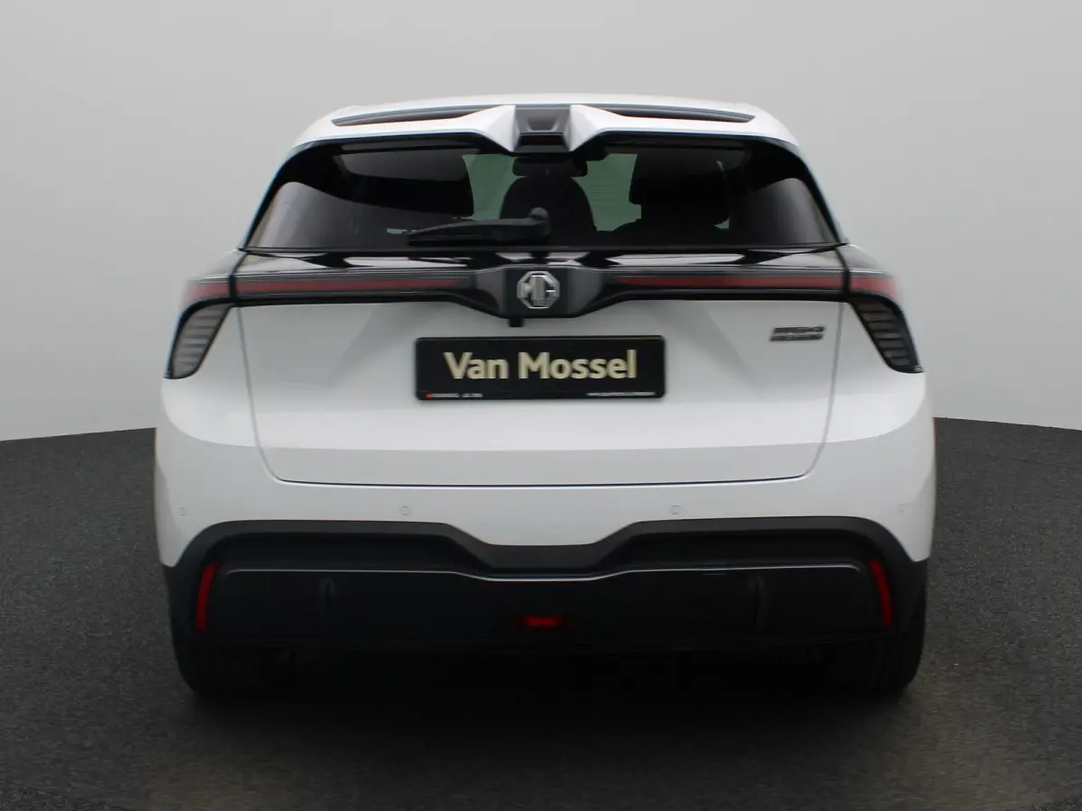 Long Range Luxury 64 kWh | WLTP 435 KM | Navigatie | 18"LMV | Achter Spoiler | Apple Carplay | ACC | ECC | DAB+ | Stoel + Stuur verwarming | BTW Auto |