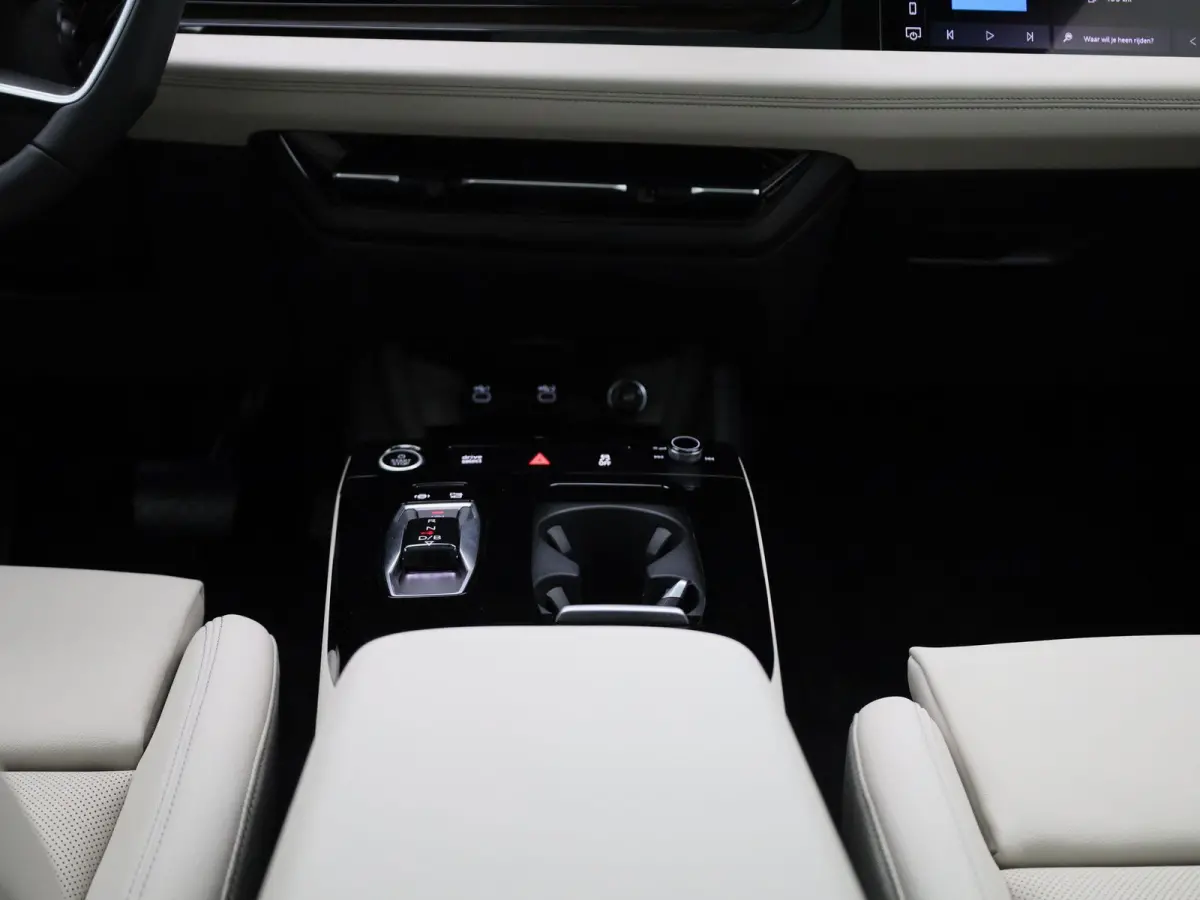S edition performance 100 kWh | Demo | Automaat | Navigatie | Panoramadak | 360 Camera | Stoelverwarming | Stoelventilatie |