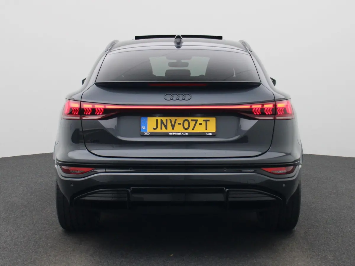 S edition performance 100 kWh | Demo | Automaat | Navigatie | Panoramadak | 360 Camera | Stoelverwarming | Stoelventilatie |