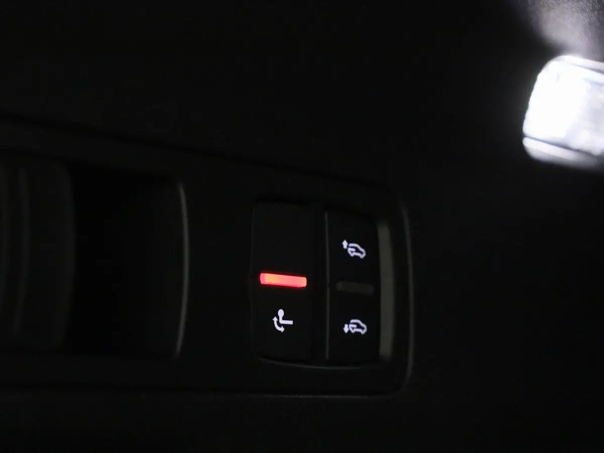 S edition performance 100 kWh | Demo | Automaat | Navigatie | Panoramadak | 360 Camera | Stoelverwarming | Stoelventilatie |