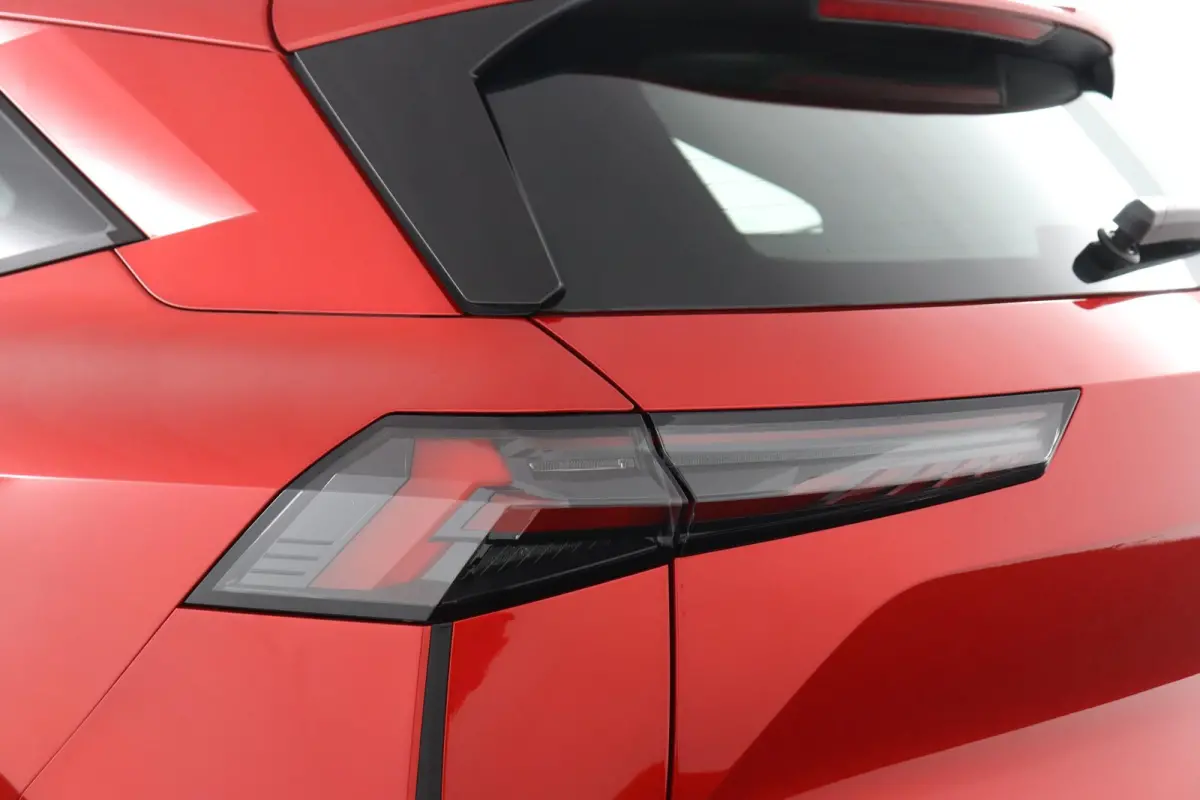 1.8 HEV Intense | € 3.000 Korting! | Achteruitrijcamera | Apple Carplay/Android Auto | Climate Control | Cruise Control | Parkeersensoren Voor en Achter