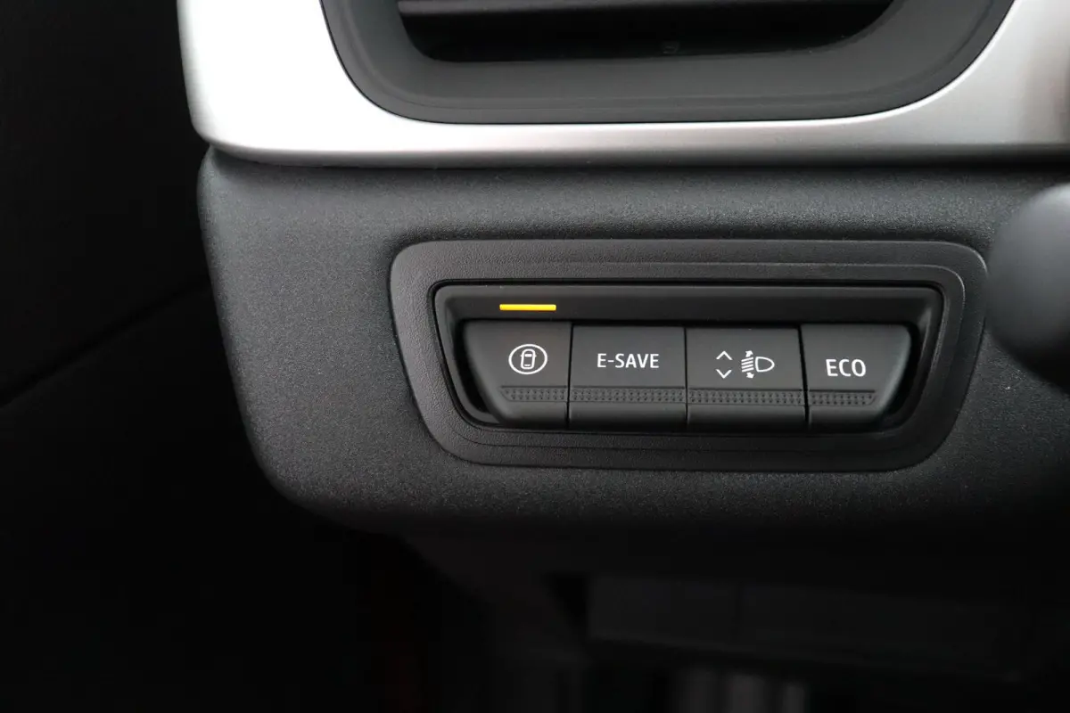 1.8 HEV Intense | € 3.000 Korting! | Achteruitrijcamera | Apple Carplay/Android Auto | Climate Control | Cruise Control | Parkeersensoren Voor en Achter