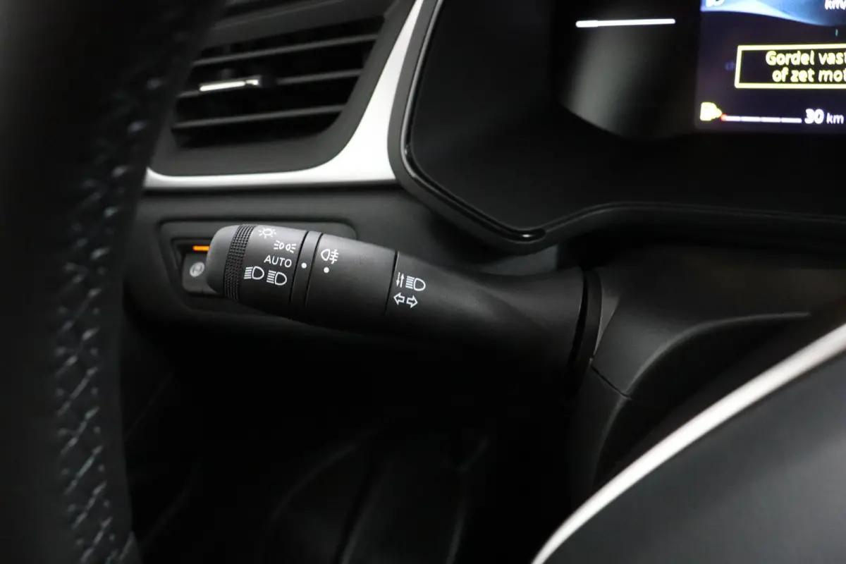 1.8 HEV Intense | € 3.000 Korting! | Achteruitrijcamera | Apple Carplay/Android Auto | Climate Control | Cruise Control | Parkeersensoren Voor en Achter