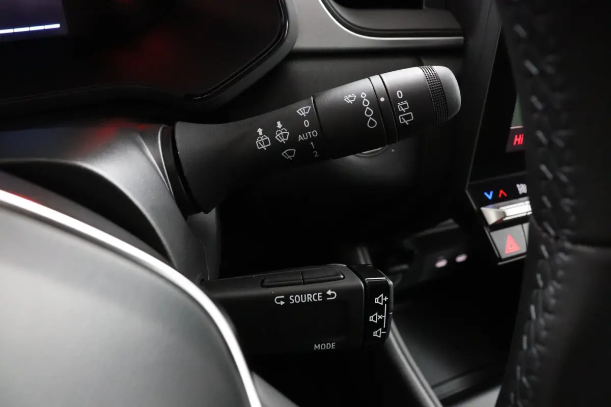 1.8 HEV Intense | € 3.000 Korting! | Achteruitrijcamera | Apple Carplay/Android Auto | Climate Control | Cruise Control | Parkeersensoren Voor en Achter