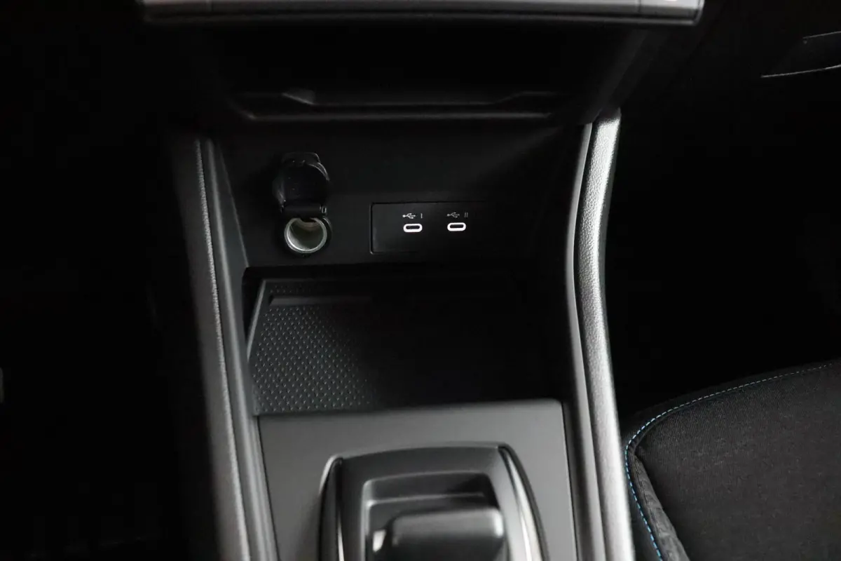 1.8 HEV Intense | € 3.000 Korting! | Achteruitrijcamera | Apple Carplay/Android Auto | Climate Control | Cruise Control | Parkeersensoren Voor en Achter