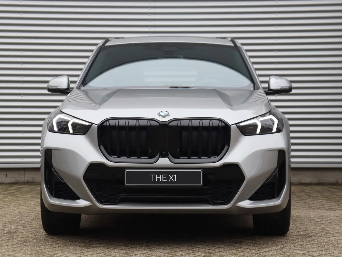 xDrive23i High Executive | M Sportpakket Pro | Travel Pack | Comfort Pack | Innovation Pack | Panoramadak | Harman Kardon | Trekhaak