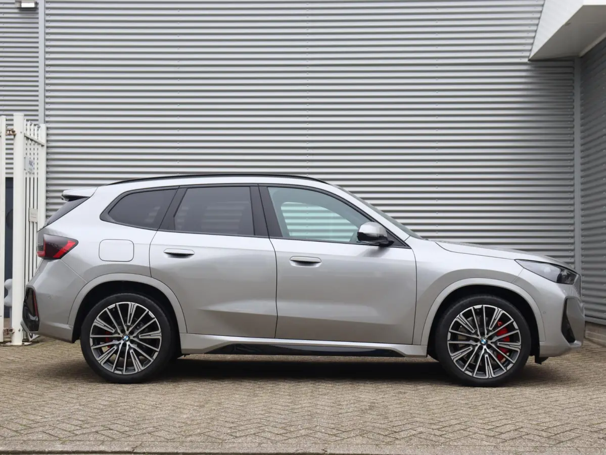 xDrive23i High Executive | M Sportpakket Pro | Travel Pack | Comfort Pack | Innovation Pack | Panoramadak | Harman Kardon | Trekhaak