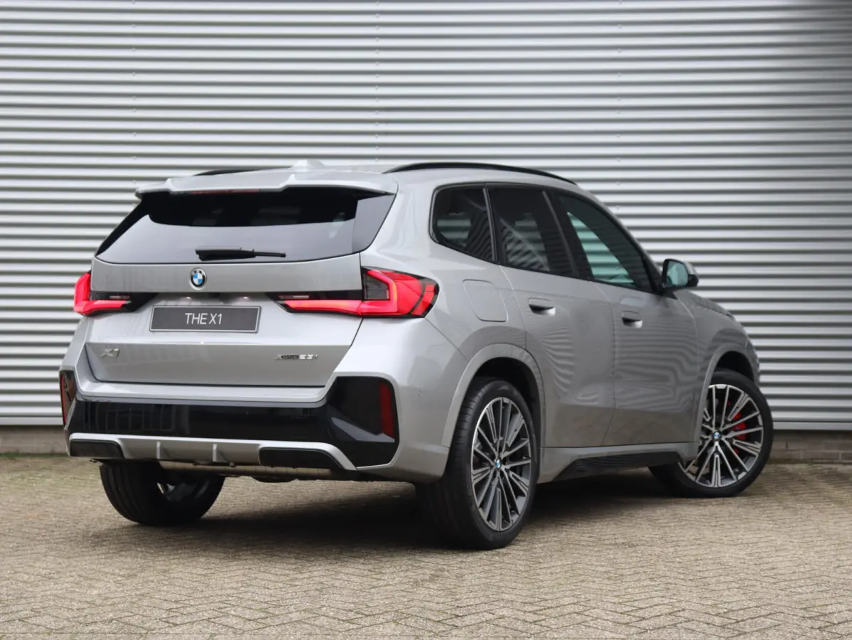 xDrive23i High Executive | M Sportpakket Pro | Travel Pack | Comfort Pack | Innovation Pack | Panoramadak | Harman Kardon | Trekhaak