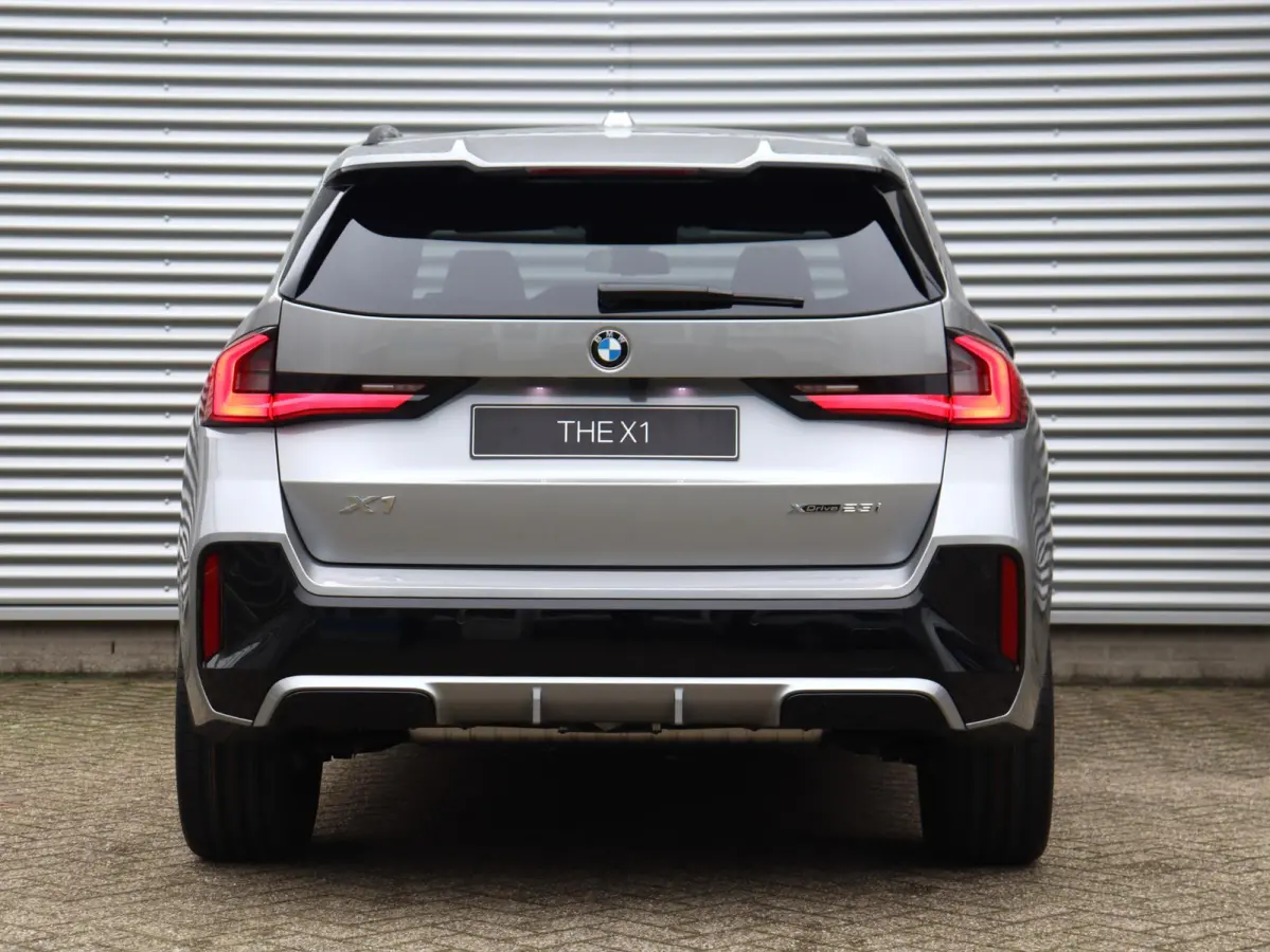 xDrive23i High Executive | M Sportpakket Pro | Travel Pack | Comfort Pack | Innovation Pack | Panoramadak | Harman Kardon | Trekhaak