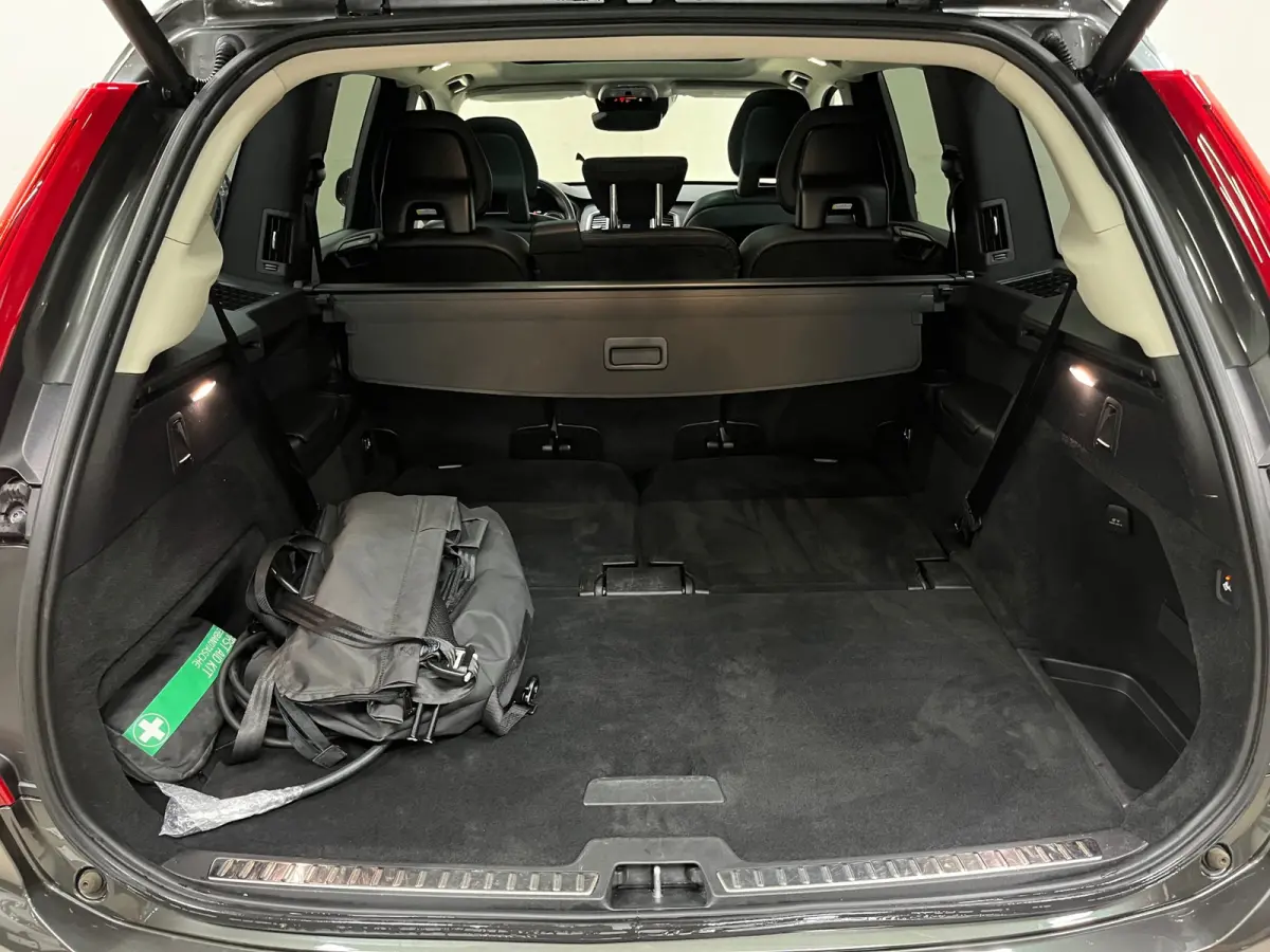 2.0 T8 Recharge AWD Inscription Expression 7P / Adaptive Cruise / Elek. Trekhaak / Panoramadak