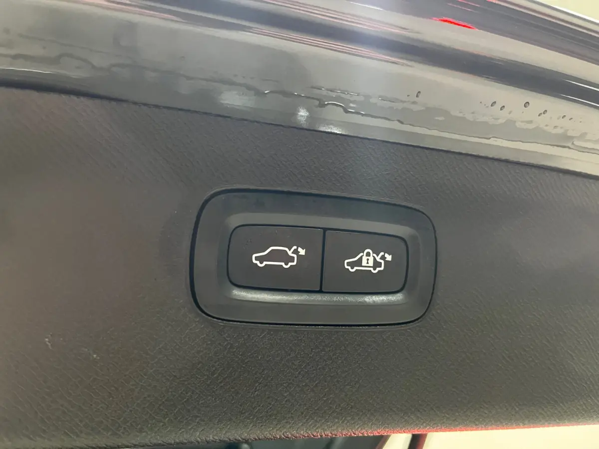 2.0 T8 Recharge AWD Inscription Expression 7P / Adaptive Cruise / Elek. Trekhaak / Panoramadak