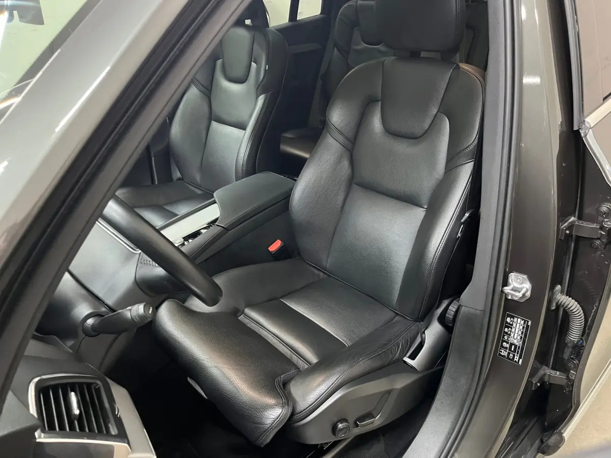 2.0 T8 Recharge AWD Inscription Expression 7P / Adaptive Cruise / Elek. Trekhaak / Panoramadak