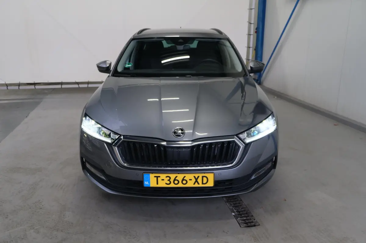 1.0 e-TSI Ambition Automaat - N.A.P. Airco, Cruise, PDC, Navi, Virtual display, Trekhaak.