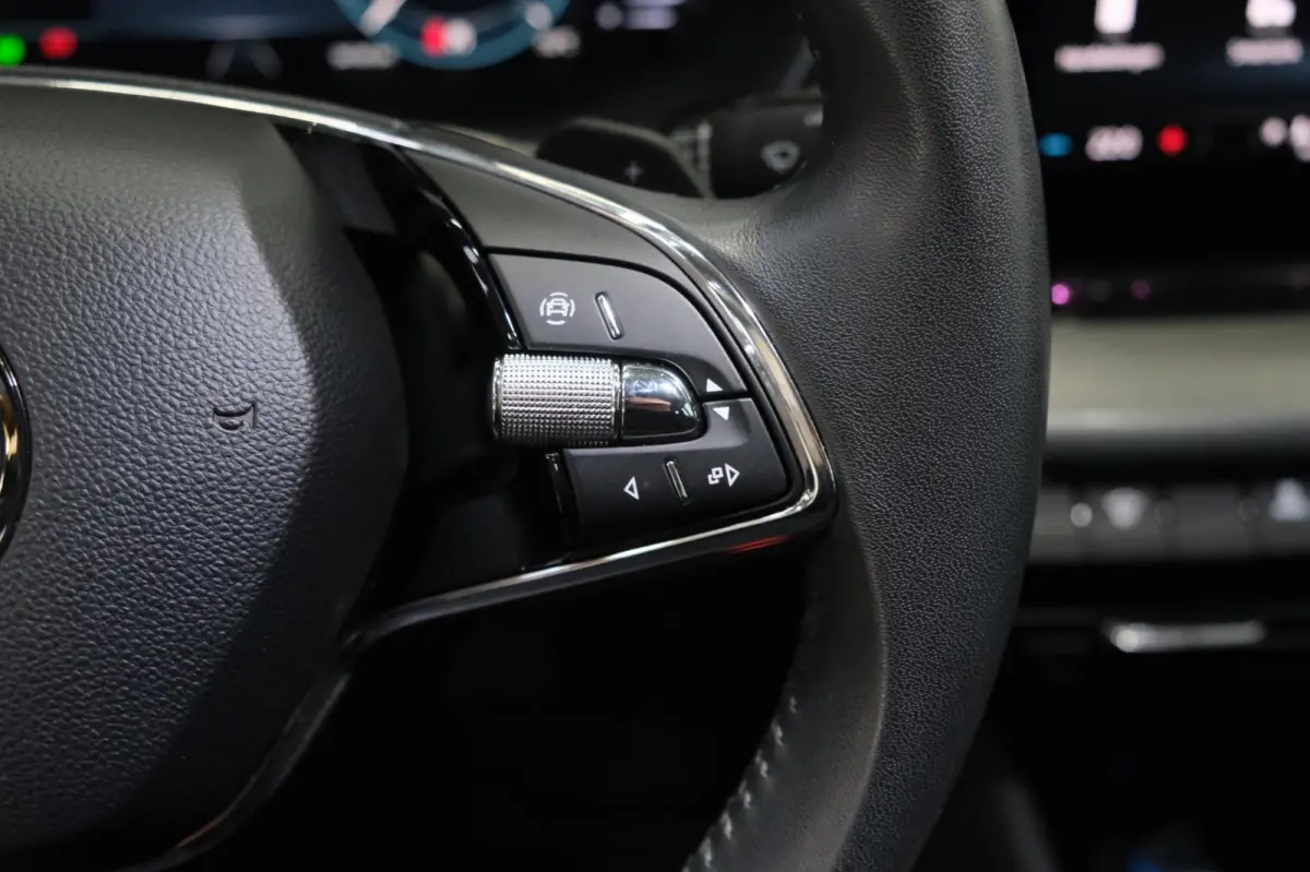 1.0 e-TSI Ambition Automaat - N.A.P. Airco, Cruise, PDC, Navi, Virtual display, Trekhaak.