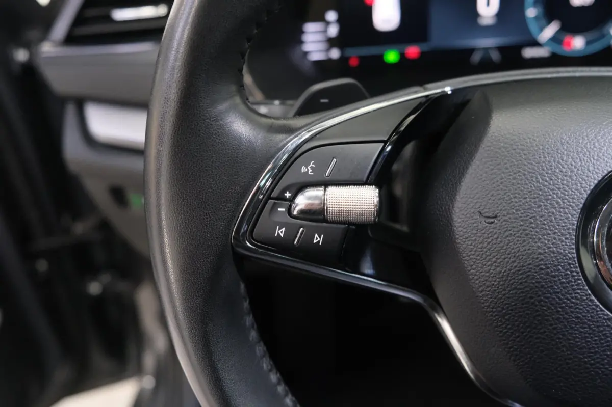 1.0 e-TSI Ambition Automaat - N.A.P. Airco, Cruise, PDC, Navi, Virtual display, Trekhaak.