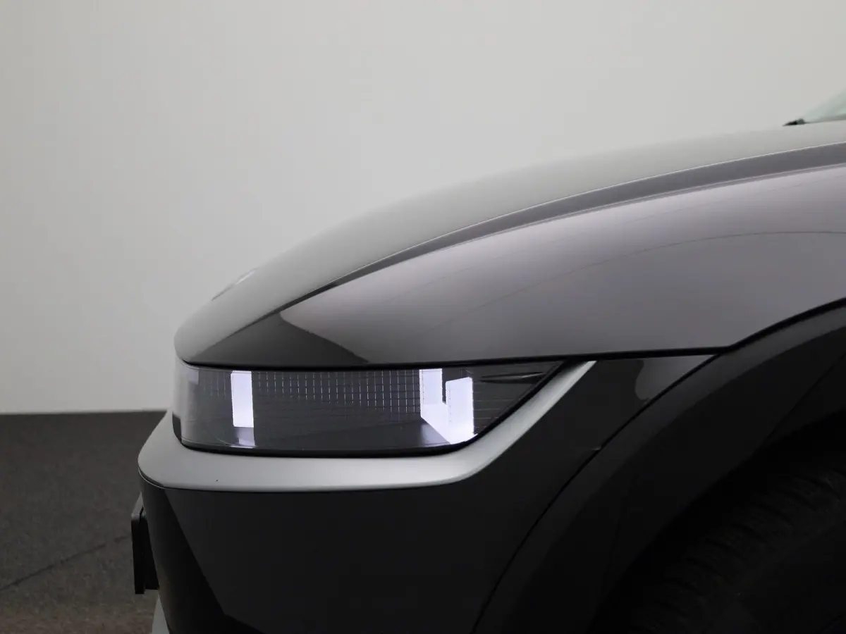 73kWh Core | AUTOMAAT | ACHTERUITRIJCAMERA | STOELVERWARMING | ELEKTRISCHE KOFFERKLEP | CLIMATE CONTROL | ELEKTRISCHE BESTUURDERSSTOEL |
