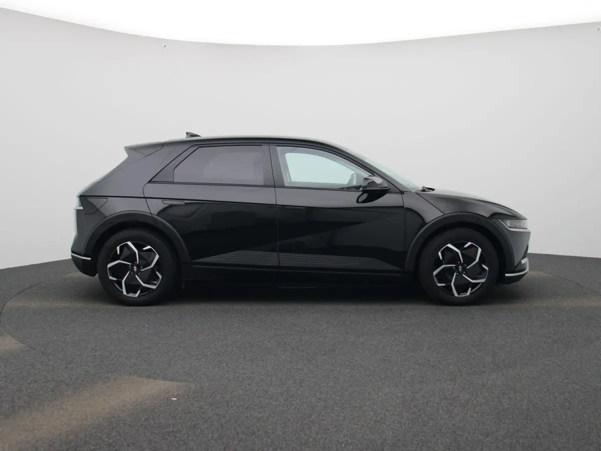 73kWh Core | AUTOMAAT | ACHTERUITRIJCAMERA | STOELVERWARMING | ELEKTRISCHE KOFFERKLEP | CLIMATE CONTROL | ELEKTRISCHE BESTUURDERSSTOEL |