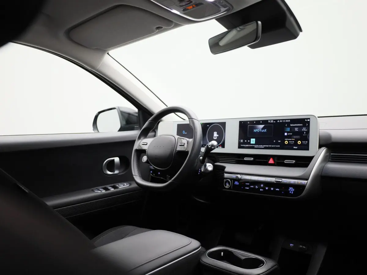 73kWh Core | AUTOMAAT | ACHTERUITRIJCAMERA | STOELVERWARMING | ELEKTRISCHE KOFFERKLEP | CLIMATE CONTROL | ELEKTRISCHE BESTUURDERSSTOEL |