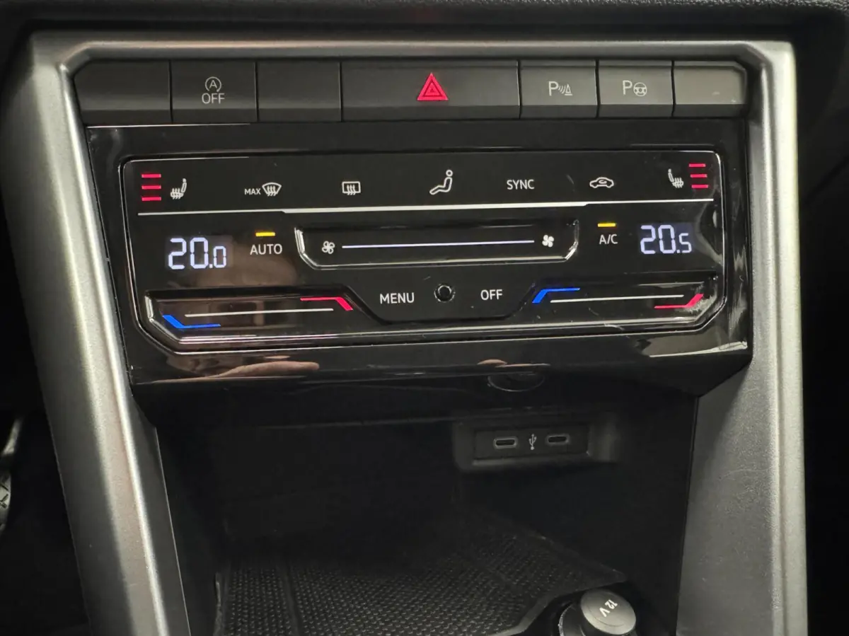 1.0 TSi Style Trekhaak-Navigatie-Adapt.Cr.contr-Clima-Carplay-Camera-Stoelverwarming-LED-Parkeersensoren-Lm18''velgen