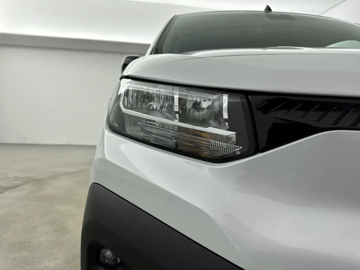 EV 50 kWh 136pk L2 | 0% Rente | Meerdere Kleuren Leverbaar | Long | Rondom Camera Zicht | Navigatie | Carplay