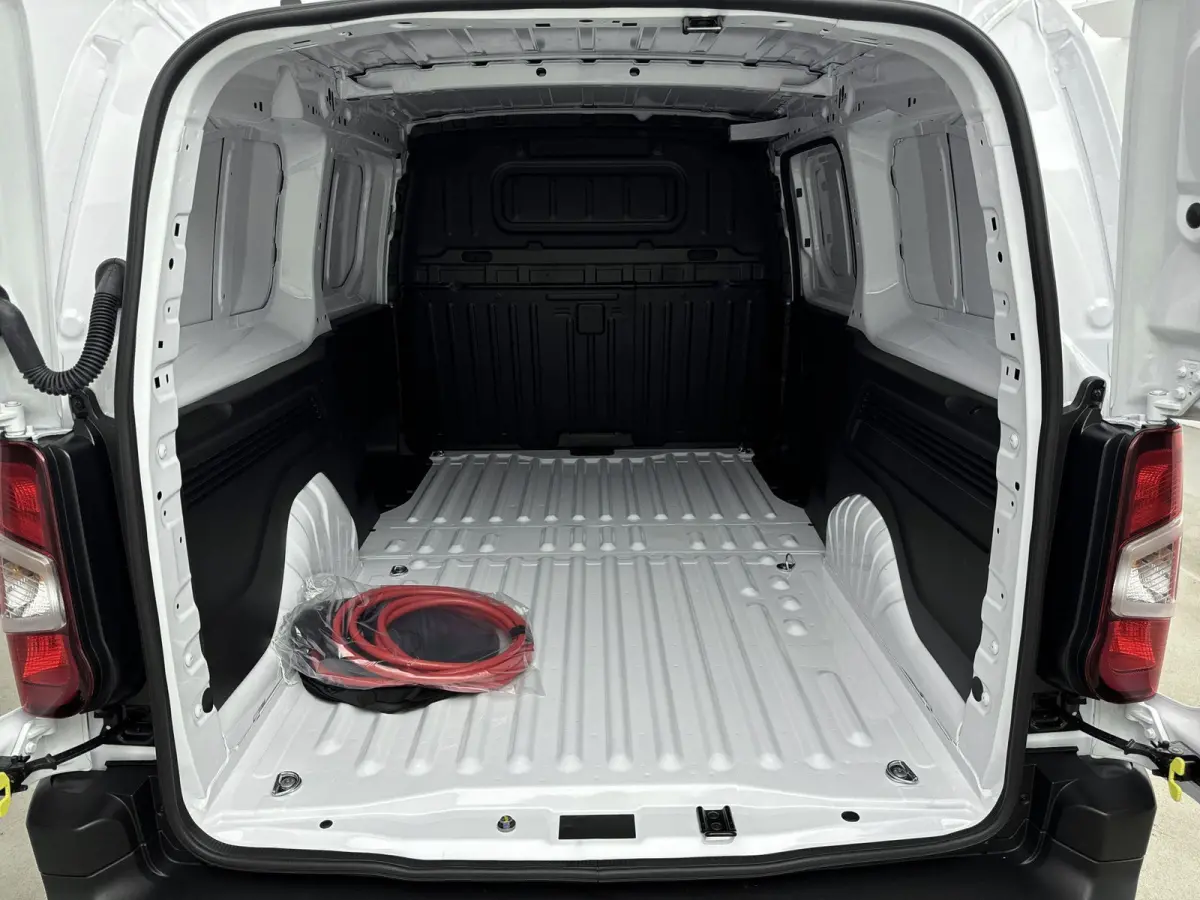 EV 50 kWh 136pk L2 | 0% Rente | Meerdere Kleuren Leverbaar | Long | Rondom Camera Zicht | Navigatie | Carplay