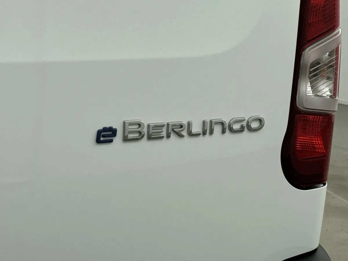 EV 50 kWh 136pk L2 | 0% Rente | Meerdere Kleuren Leverbaar | Long | Rondom Camera Zicht | Navigatie | Carplay
