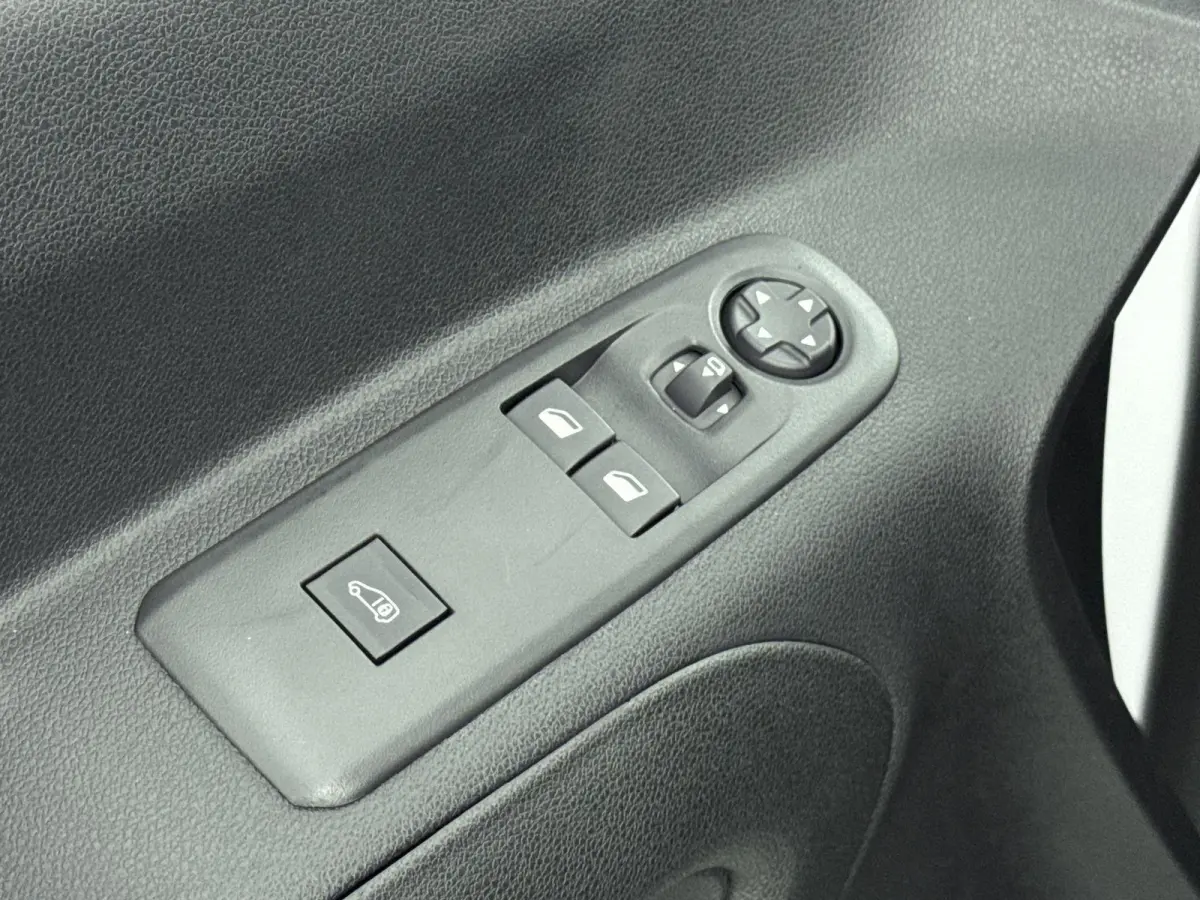 EV 50 kWh 136pk L2 | 0% Rente | Meerdere Kleuren Leverbaar | Long | Rondom Camera Zicht | Navigatie | Carplay