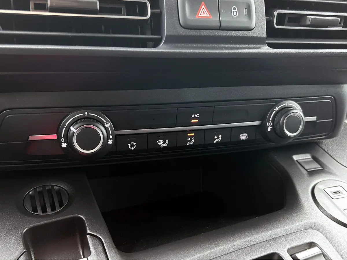 136 pk L2 50 kWh | 0% Rente | Carplay | Camera | Airco |