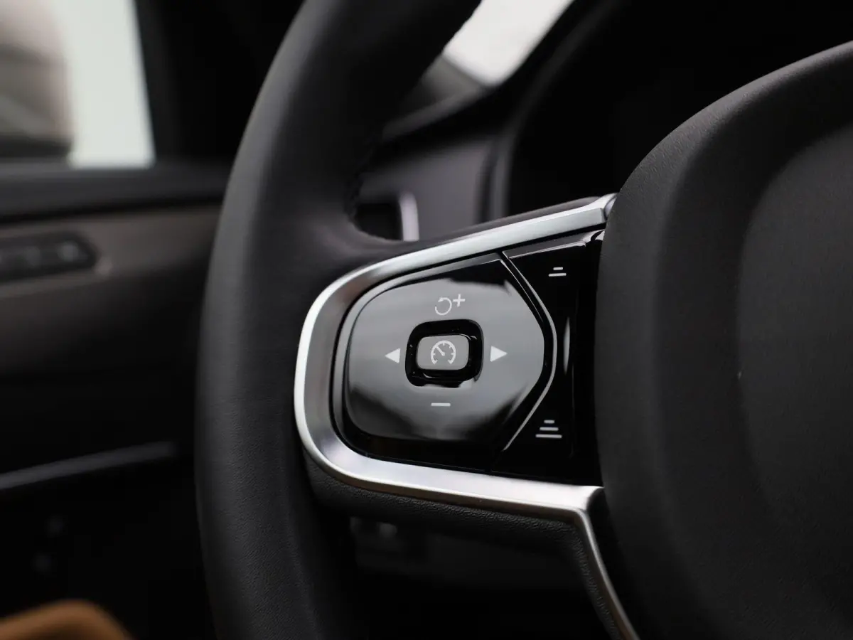 2.0 T8 4WD Ultimate Bright Aut. | HEAD-UP | PANO-SCHUIFDAK | STOELVERWARMING & VERKOELING | CAMERA | HARMAN/KARDON | LEER | GOOGLE NAVIGATIE | 7-PERSOONS |