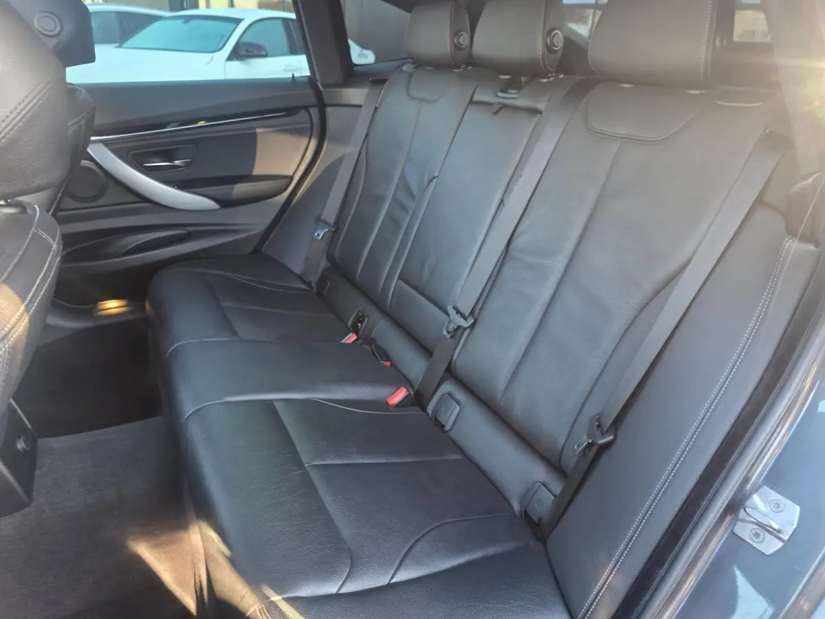 320i High Executive Edition | Met o.a. lederen bekleding, panoramadak, achteruitrijcamera en cruise!