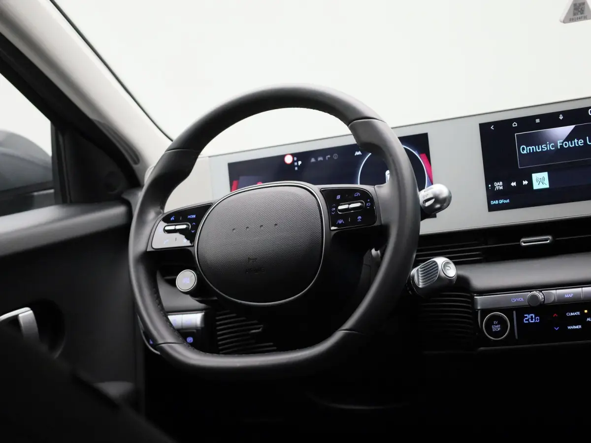 58kWh Core | ADAPTIEVE CRUISE | NAVIGATIE | ACHTERUITRIJCAMERA | APPLE CARPLAY | PDC | LMV | WINTERPAKKET | DAB+ | ELEKTRISCHE ACHTERKLEP |