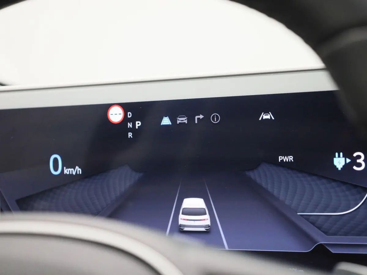 58kWh Core | ADAPTIEVE CRUISE | NAVIGATIE | ACHTERUITRIJCAMERA | APPLE CARPLAY | PDC | LMV | WINTERPAKKET | DAB+ | ELEKTRISCHE ACHTERKLEP |