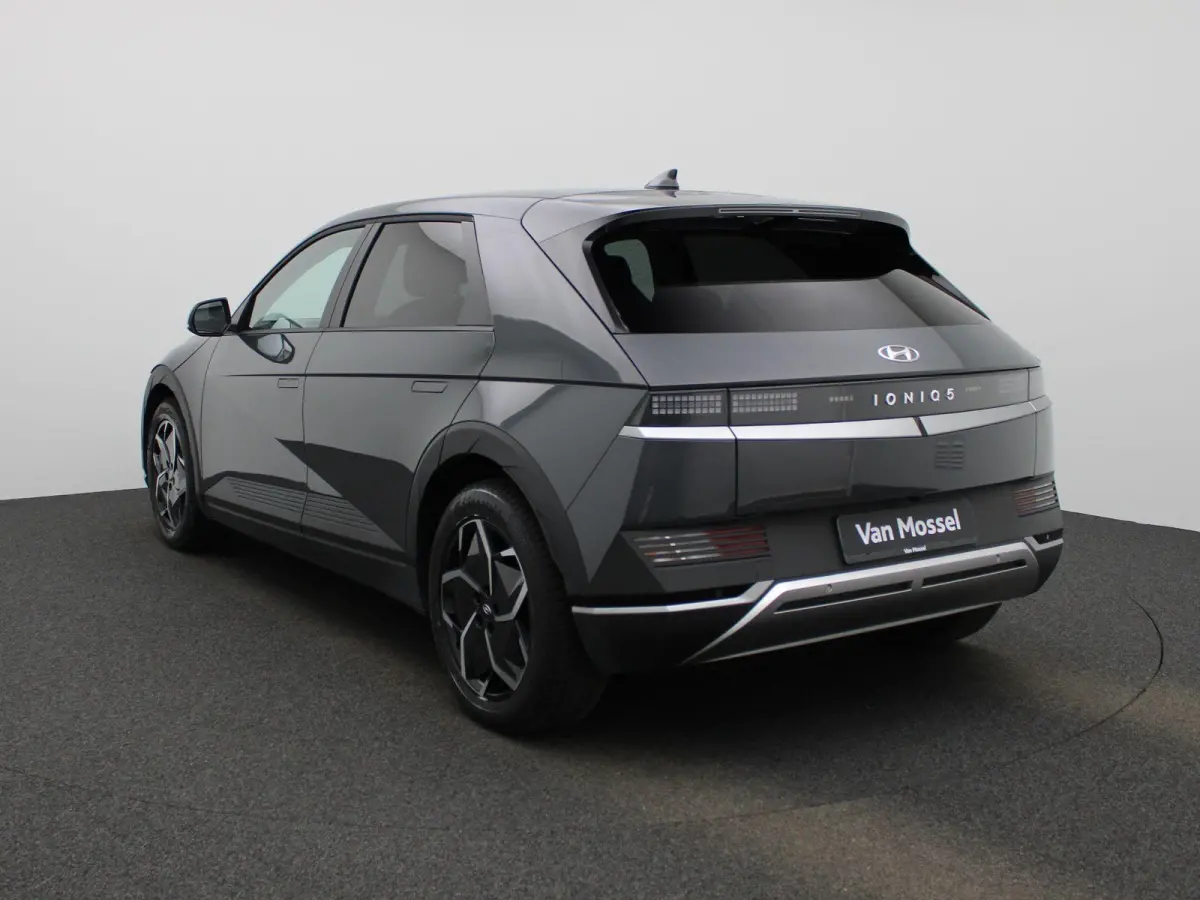 73kWh Core | AUTOMAAT | ACHTERUITRIJCAMERA | ELEKTRISCHE KOFFERKLEP | CLIMATE CONTROL | ELEKTRISCHE BESTUURDERSSTOEL |
