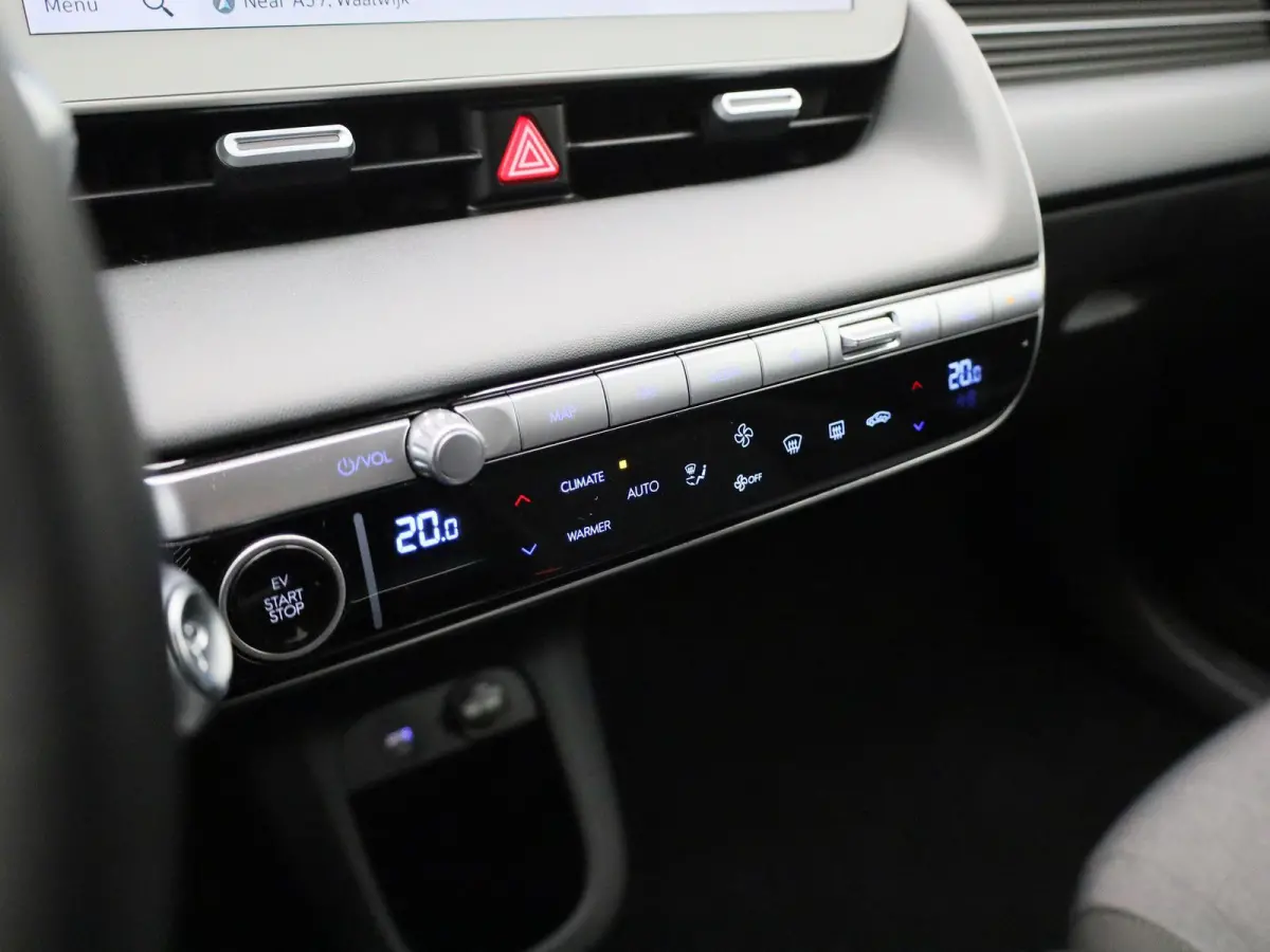 73kWh Core | AUTOMAAT | ACHTERUITRIJCAMERA | ELEKTRISCHE KOFFERKLEP | CLIMATE CONTROL | ELEKTRISCHE BESTUURDERSSTOEL |