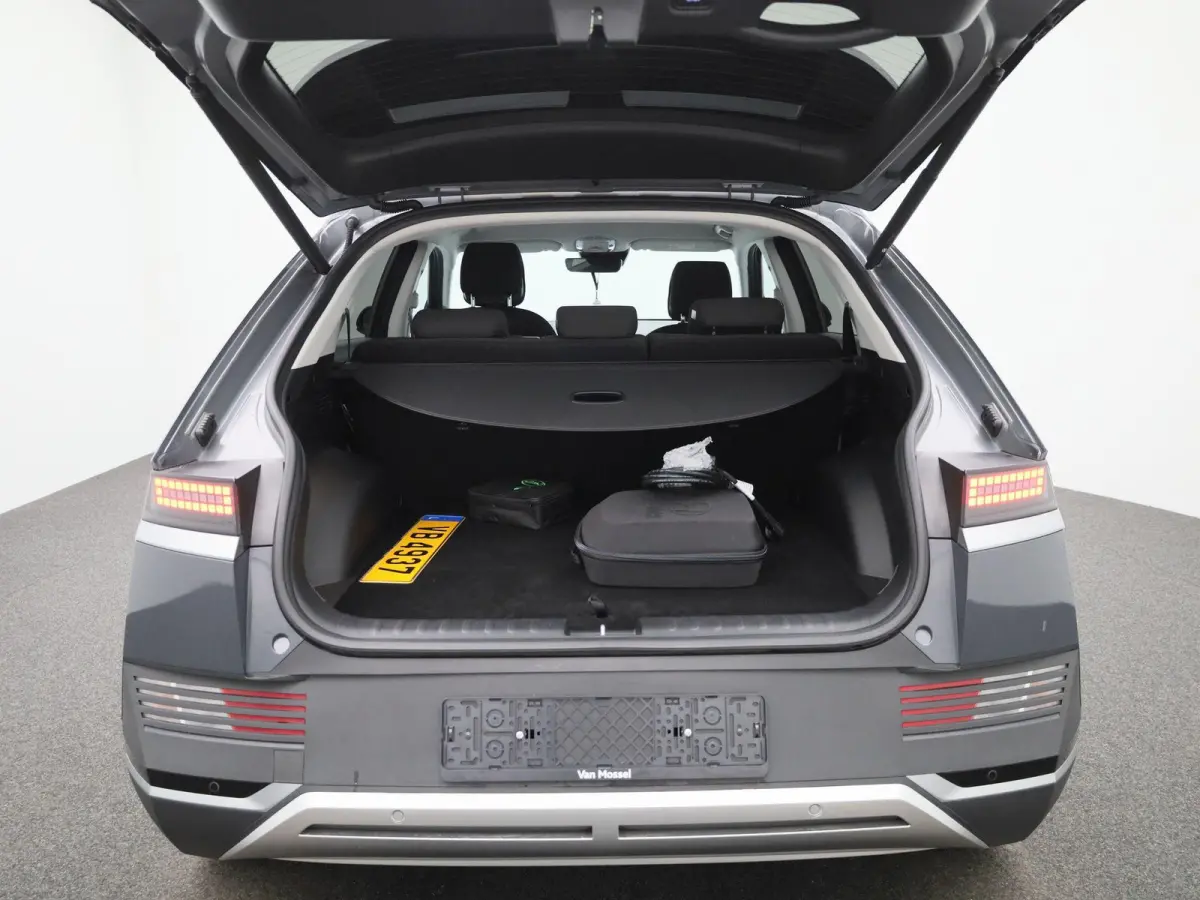 73kWh Core | AUTOMAAT | ACHTERUITRIJCAMERA | ELEKTRISCHE KOFFERKLEP | CLIMATE CONTROL | ELEKTRISCHE BESTUURDERSSTOEL |