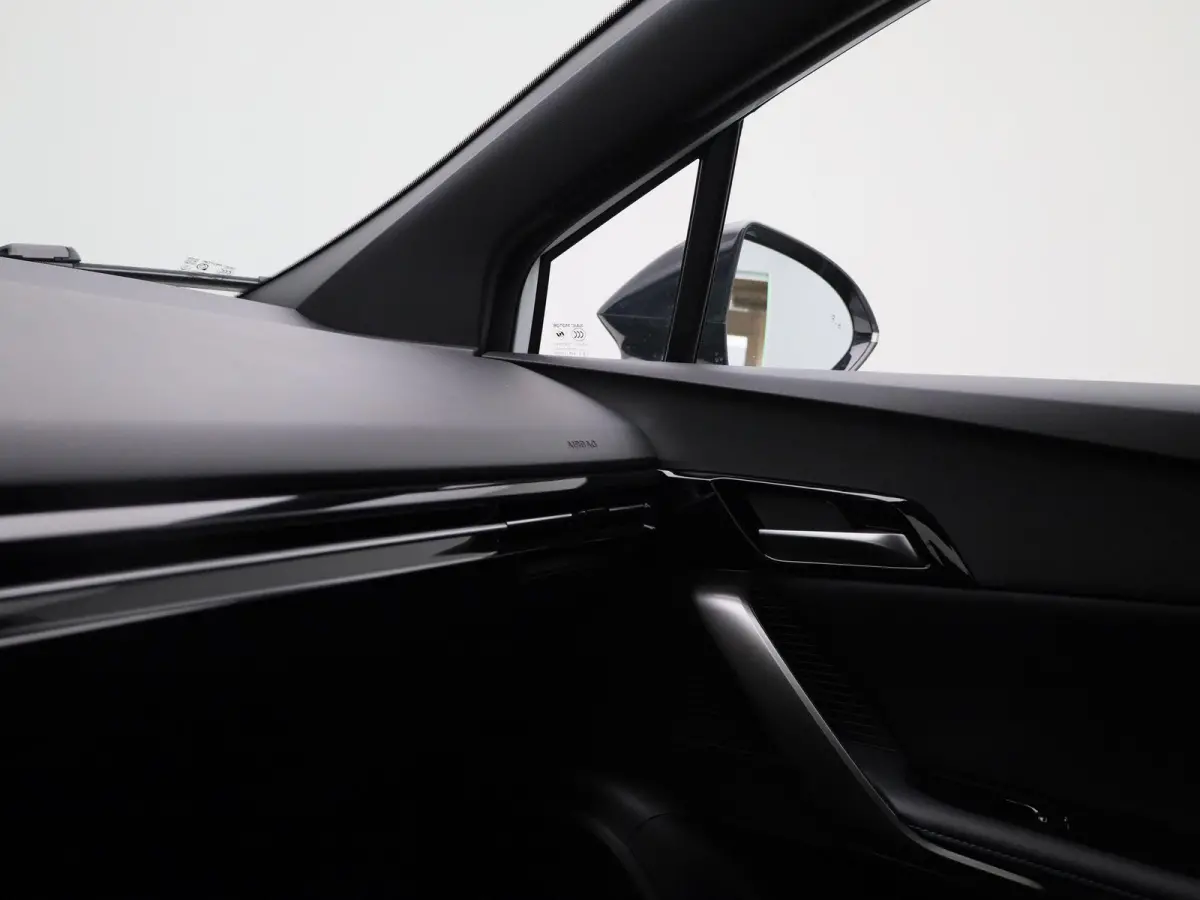 Long Range Luxury 64 kWh | WLTP 435 KM | Navigatie | 18"LMV | Achter Spoiler | Apple Carplay | ACC | ECC | DAB+ | Stoel + Stuur verwarming | BTW Auto |