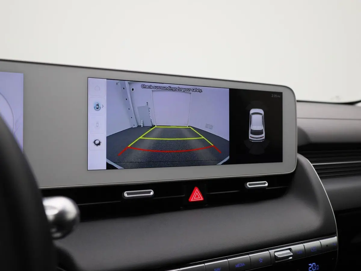 73kWh Core | AUTOMAAT | ACHTERUITRIJCAMERA | ELEKTRISCHE KOFFERKLEP | CLIMATE CONTROL | ELEKTRISCHE BESTUURDERSSTOEL |