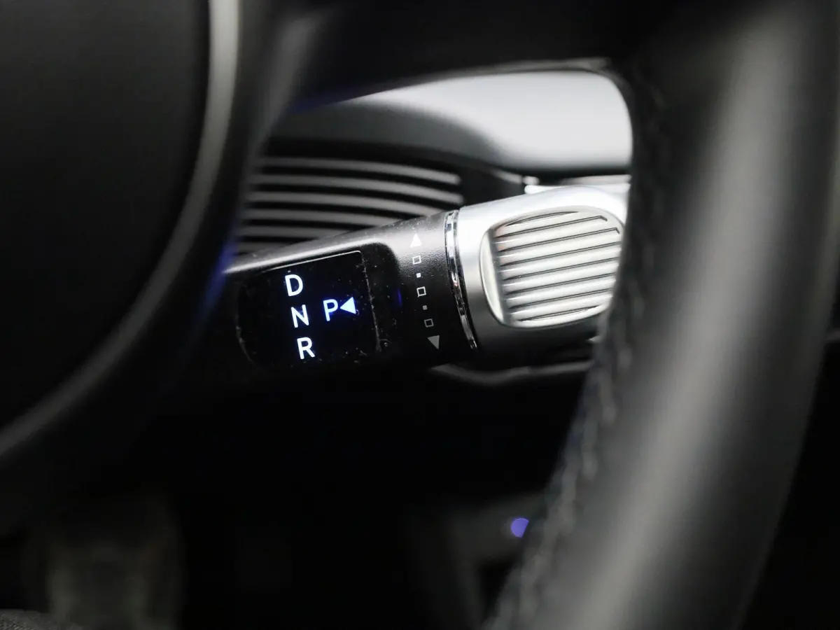 73kWh Core | AUTOMAAT | ACHTERUITRIJCAMERA | ELEKTRISCHE KOFFERKLEP | CLIMATE CONTROL | ELEKTRISCHE BESTUURDERSSTOEL |