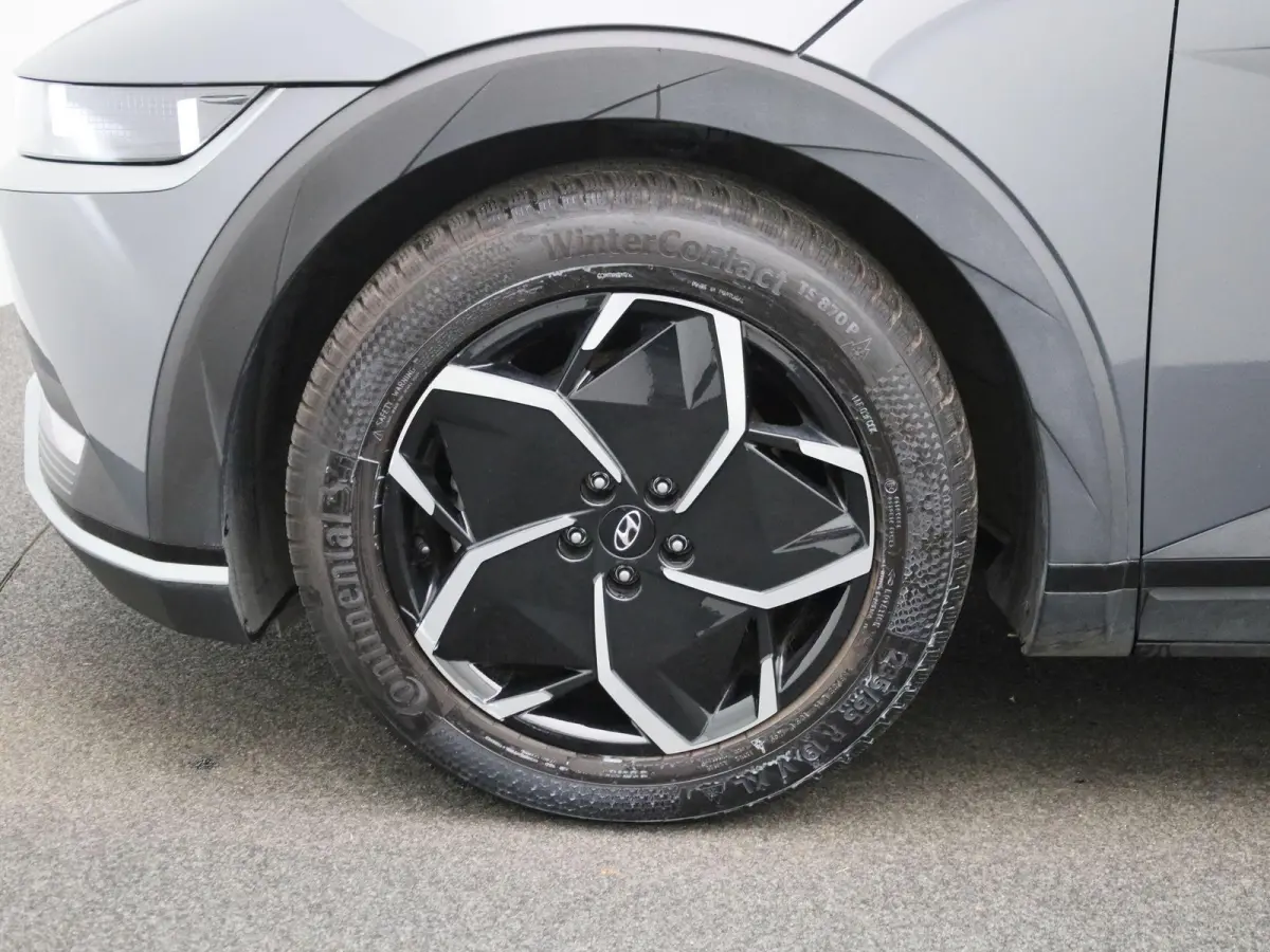 73kWh Core | AUTOMAAT | ACHTERUITRIJCAMERA | ELEKTRISCHE KOFFERKLEP | CLIMATE CONTROL | ELEKTRISCHE BESTUURDERSSTOEL |