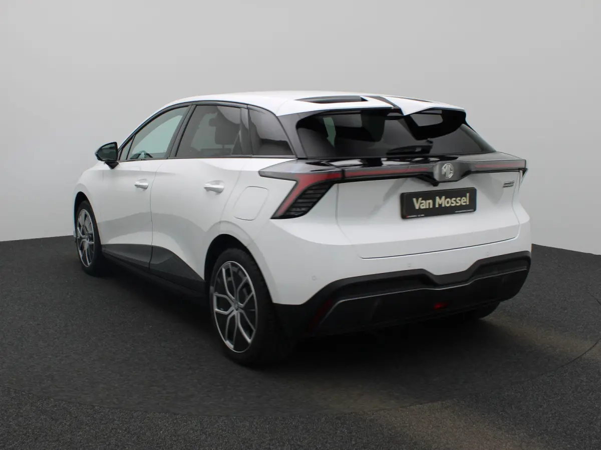 Long Range Luxury 64 kWh | WLTP 435 KM | Navigatie | 18"LMV | Achter Spoiler | Apple Carplay | ACC | ECC | DAB+ | Stoel + Stuur verwarming | BTW Auto |