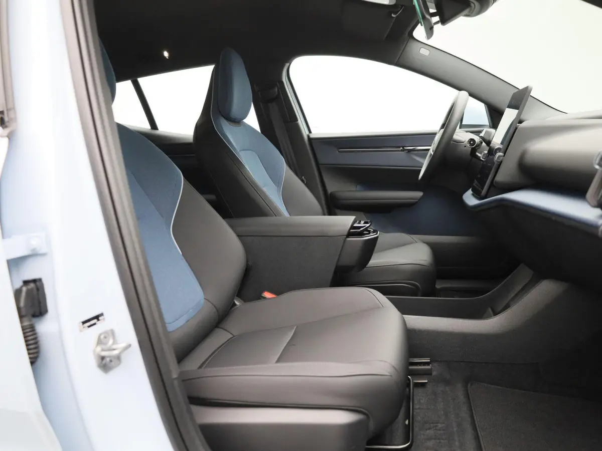 Single Motor Core | Google Navigatie | Achteruitrijcamera | Keyless | Adaptive Cruise Control | Apple CarPlay Adroid Auto