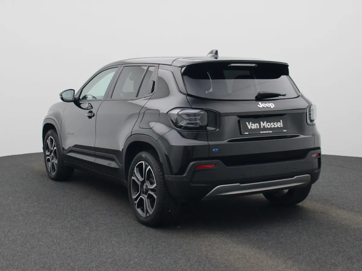 54kWh 1st Edition | Navigatie | Apple & Android Carplay | Parkeersensoren Voor & Achter | Achteruitrijcamera | Stoelverwarming | Privacy Glass | Climate Control | Adaptieve Cruise Control |