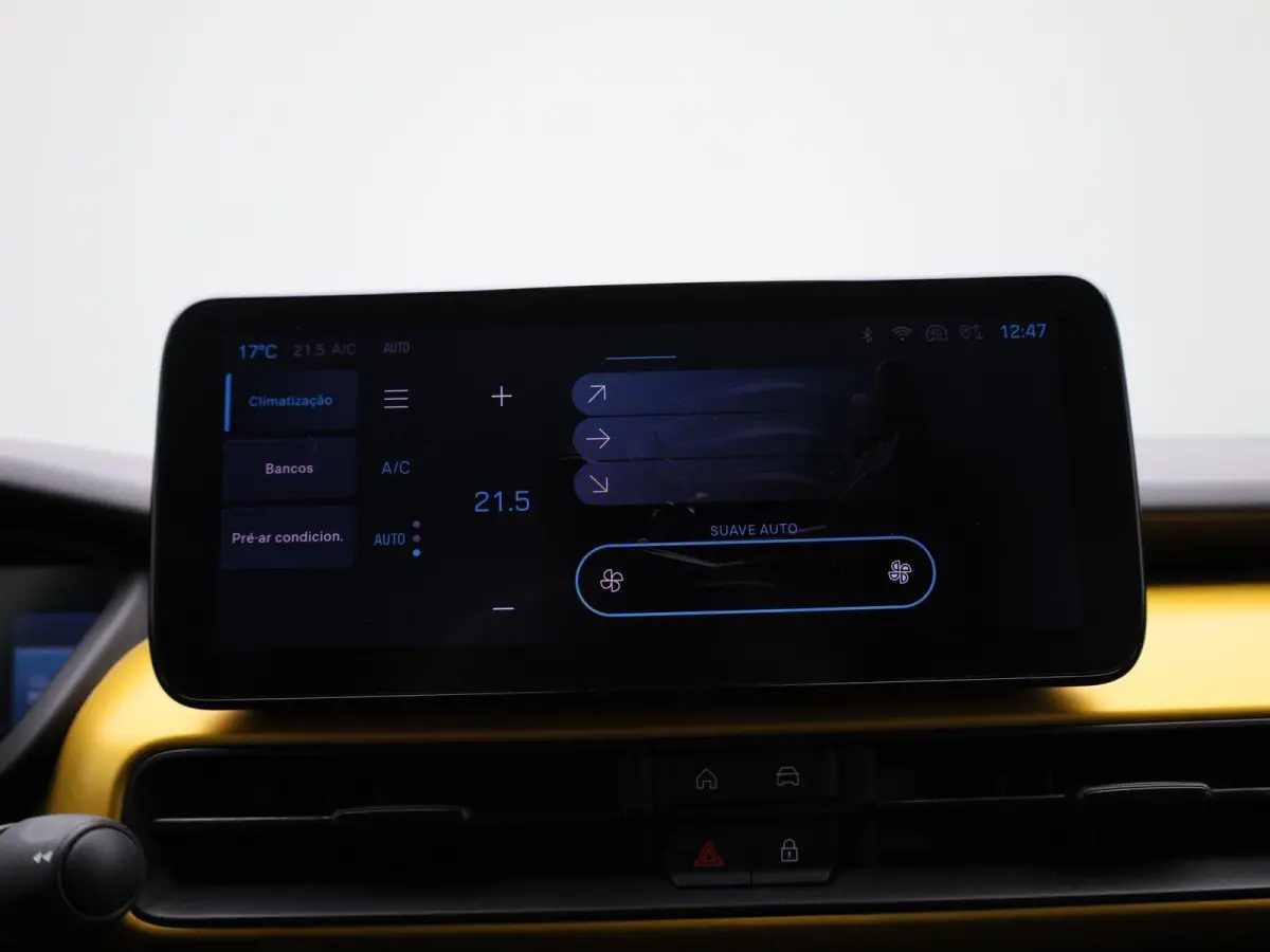 54kWh 1st Edition | Navigatie | Apple & Android Carplay | Parkeersensoren Voor & Achter | Achteruitrijcamera | Stoelverwarming | Privacy Glass | Climate Control | Adaptieve Cruise Control |