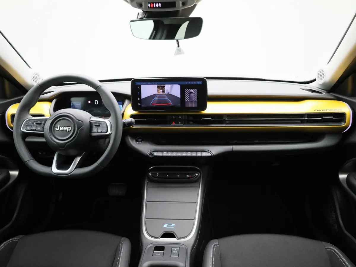 54kWh 1st Edition | Navigatie | Apple & Android Carplay | Parkeersensoren Voor & Achter | Achteruitrijcamera | Stoelverwarming | Privacy Glass | Climate Control | Adaptieve Cruise Control |
