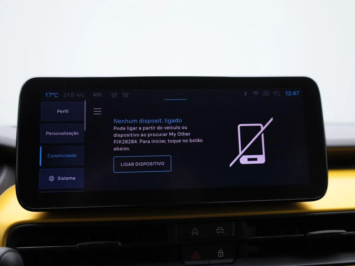 54kWh 1st Edition | Navigatie | Apple & Android Carplay | Parkeersensoren Voor & Achter | Achteruitrijcamera | Stoelverwarming | Privacy Glass | Climate Control | Adaptieve Cruise Control |