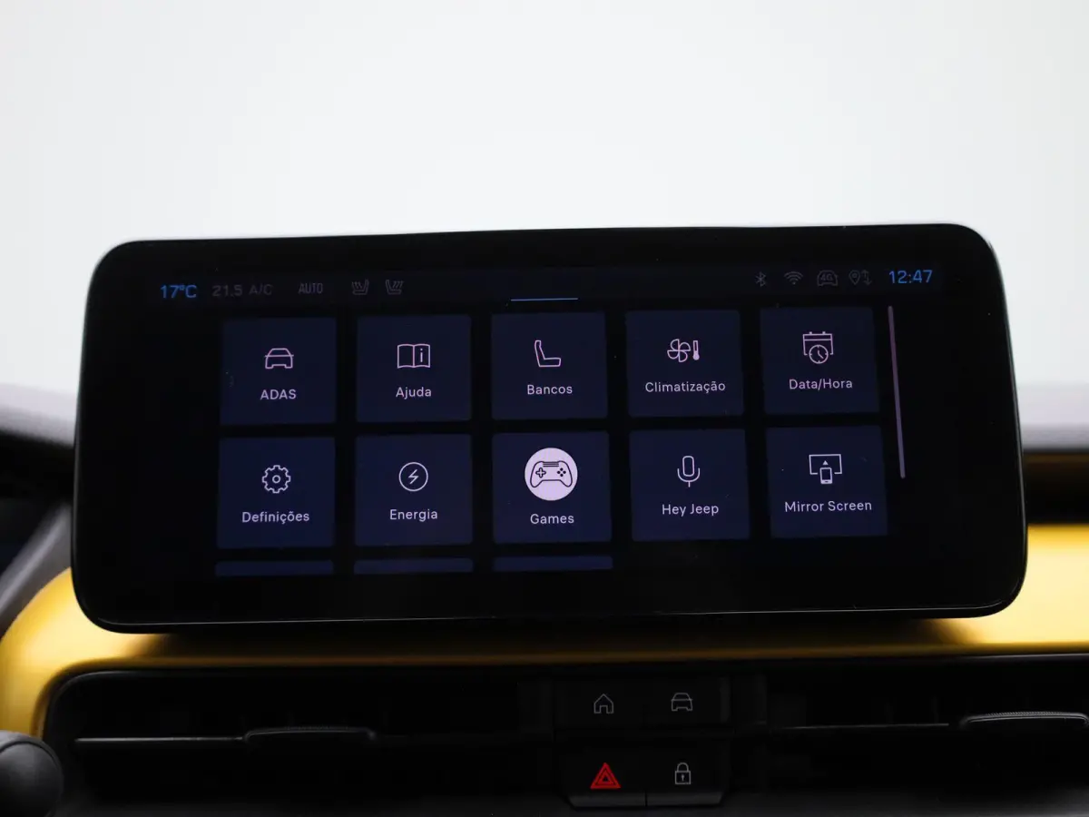 54kWh 1st Edition | Navigatie | Apple & Android Carplay | Parkeersensoren Voor & Achter | Achteruitrijcamera | Stoelverwarming | Privacy Glass | Climate Control | Adaptieve Cruise Control |