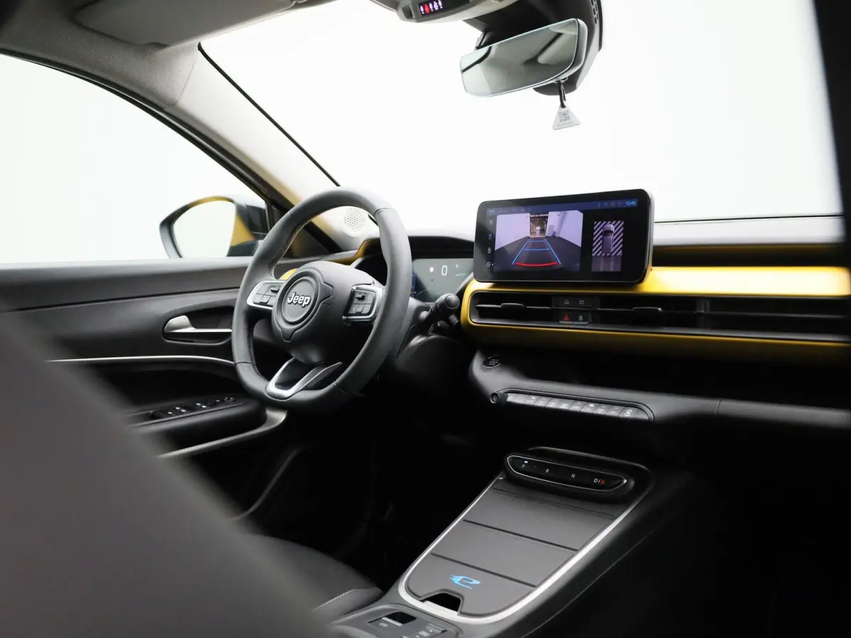 54kWh 1st Edition | Navigatie | Apple & Android Carplay | Parkeersensoren Voor & Achter | Achteruitrijcamera | Stoelverwarming | Privacy Glass | Climate Control | Adaptieve Cruise Control |