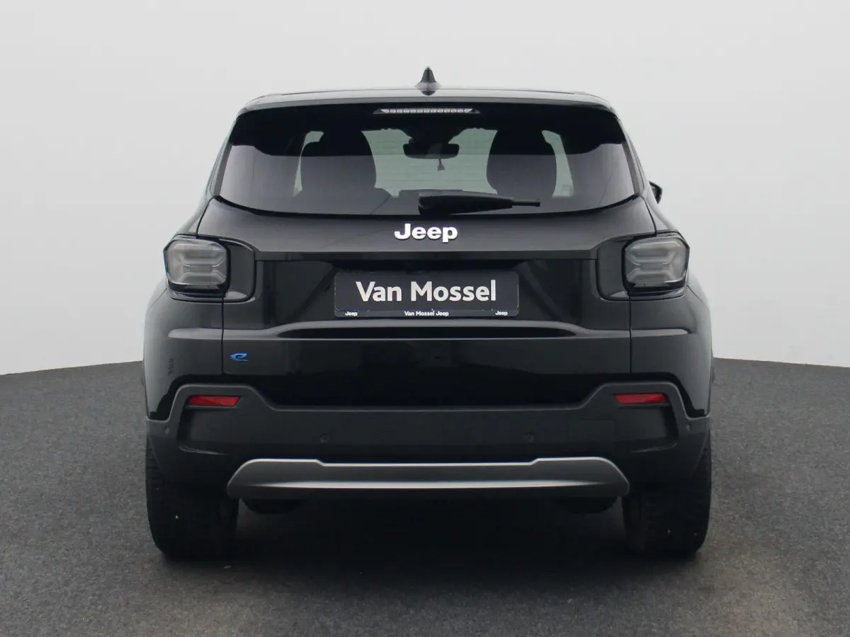 54kWh 1st Edition | Navigatie | Apple & Android Carplay | Parkeersensoren Voor & Achter | Achteruitrijcamera | Stoelverwarming | Privacy Glass | Climate Control | Adaptieve Cruise Control |